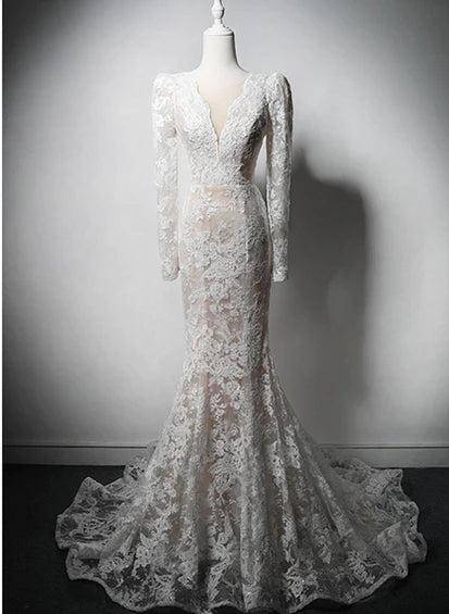 Vestido formal de sirena con mangas largas y encaje color marfil